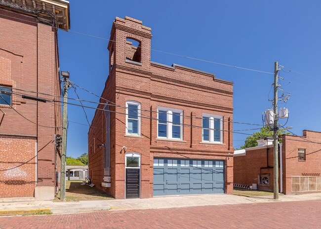 Building Photo - 116 Journal St Unit Suite 2