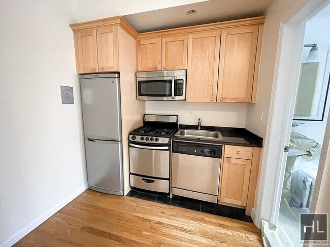 Building Photo - WEST 13 STREET Unit 30 Rental