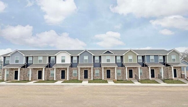 Building Photo - 1115-H5 Hillwood Dr Rental