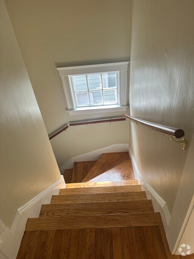 Building Photo - 140 Westville St Unit 2 Rental