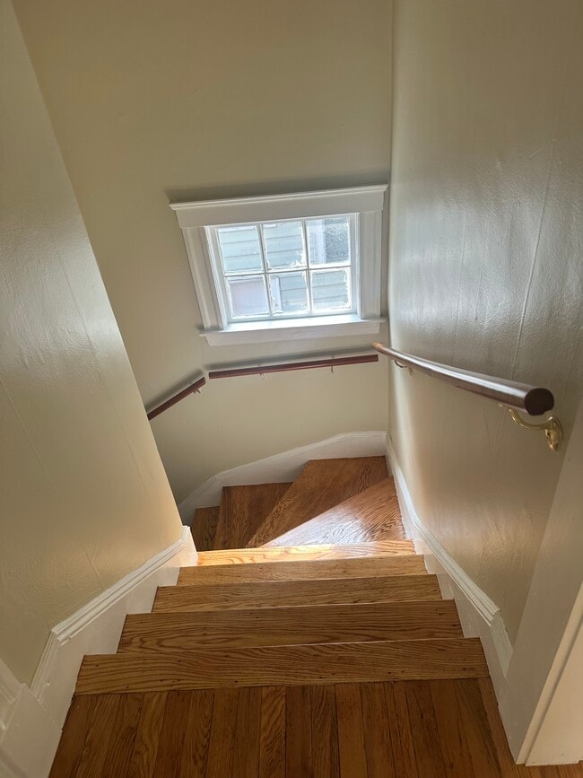 Building Photo - 140 Westville St Unit 2 Rental