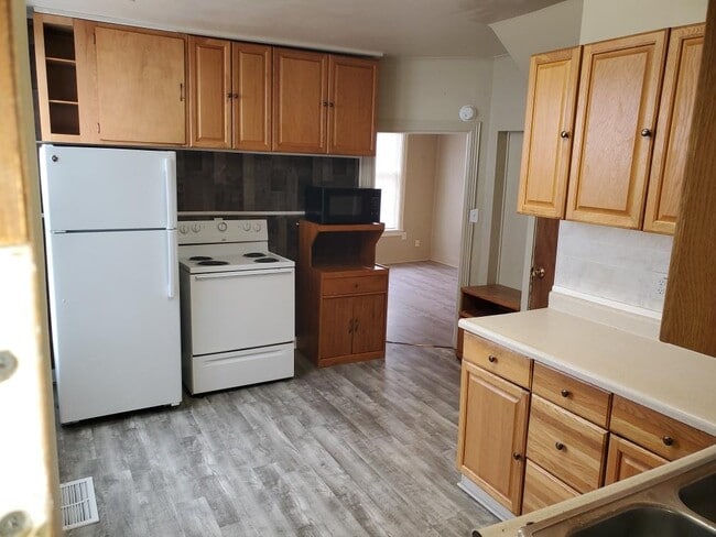 Photo - 112 14th St N