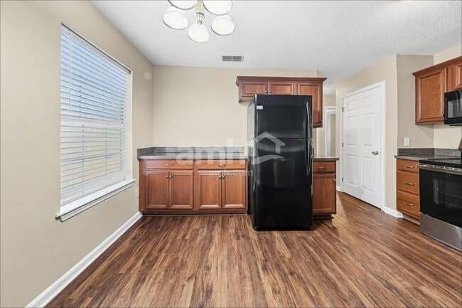 Photo - 2027 Waterford Dr