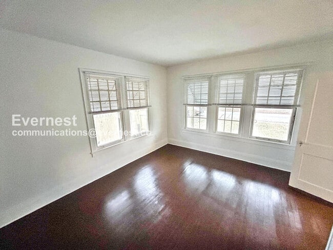 Photo - 802 E Broadway