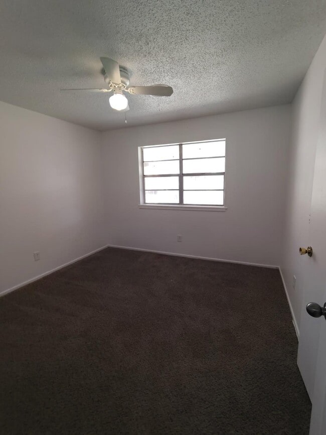 Photo - 5608-5615 15th St