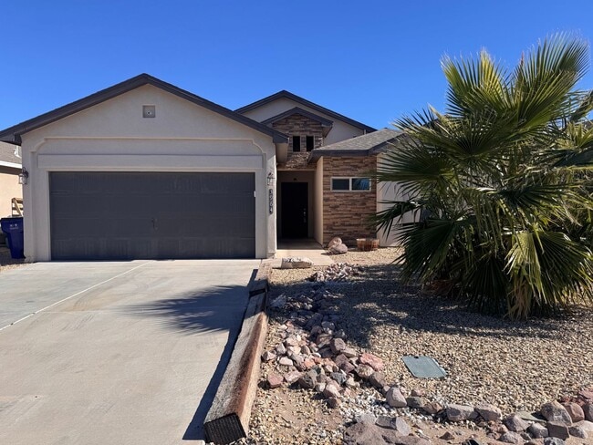 Building Photo - Beautiful Newer Home in Great Location