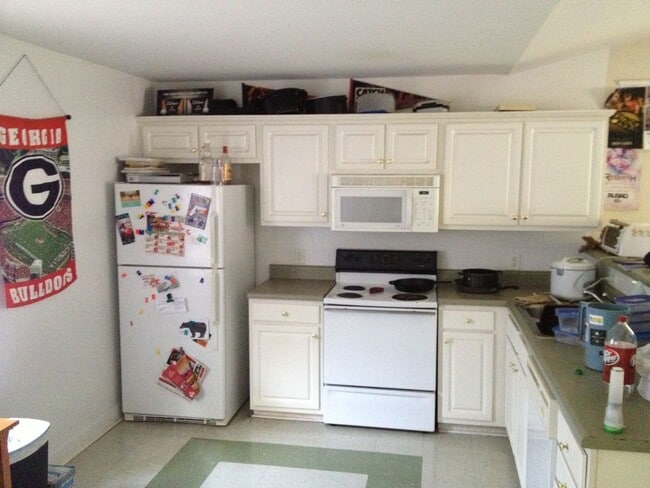 Photo - Spacious 3 bed 2 bath house!