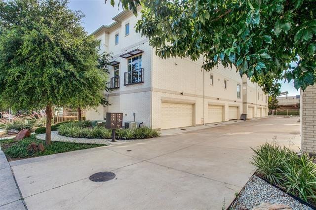 Building Photo - 2325 Stutz Dr Unit 41