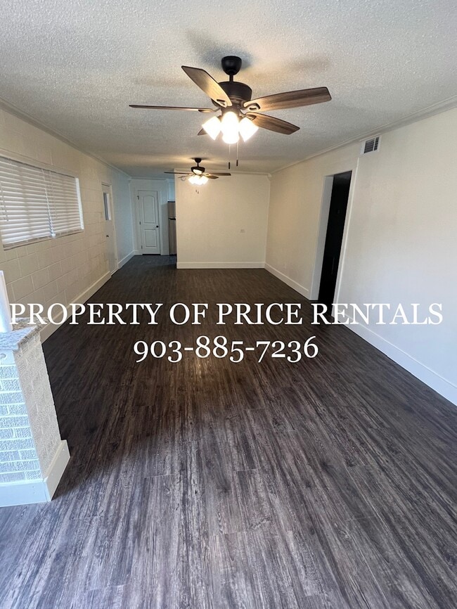 Living room - 401 Locust St S Unidad B