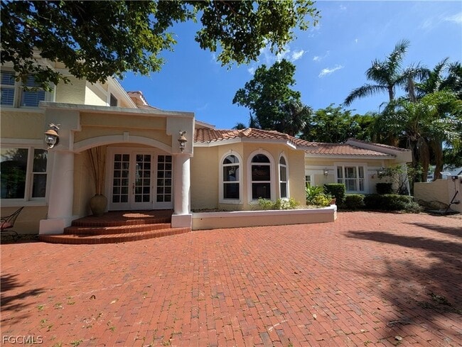 Photo - 2878 Valencia Way