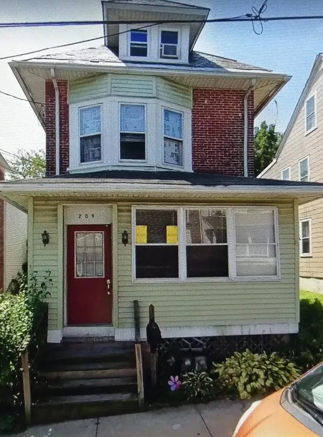 street view - 209 8th St House