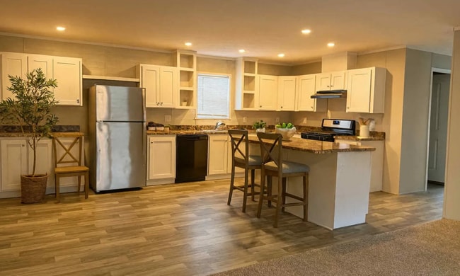 Photo - 16645 Lakewood Dr