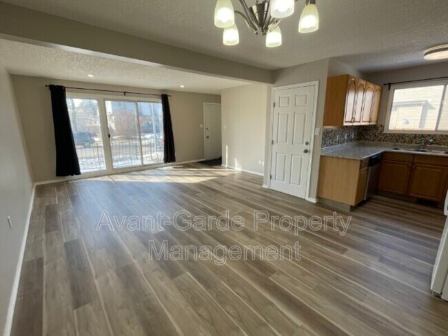 Photo - 10329-10150 150 St NW