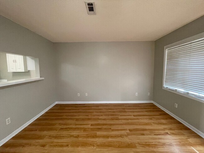 Photo - Foxhill Commons - 12 Month Minimal Lease! ...