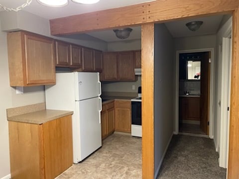 1 BD, 1 BA (750sqft) - Kitchen - Hampton House Apartments