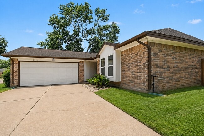 1915 Fernspray Ln