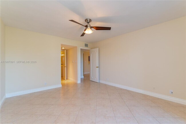 Photo - 545 SE 12th St Unit 305