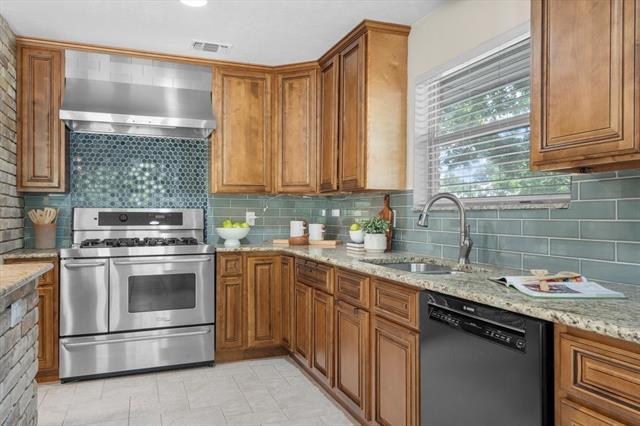 Photo - 2016 Pembrooke Pl