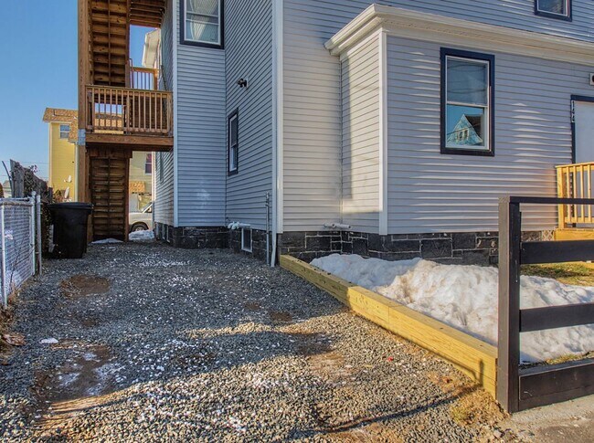 Photo - 144 Cottage St Unit 3