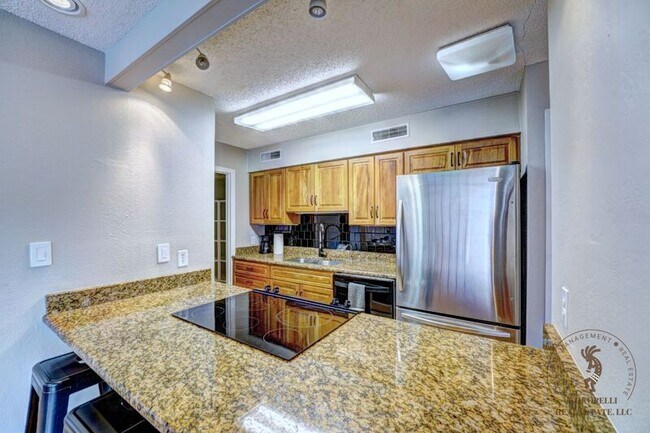1020 Lakeside Ct