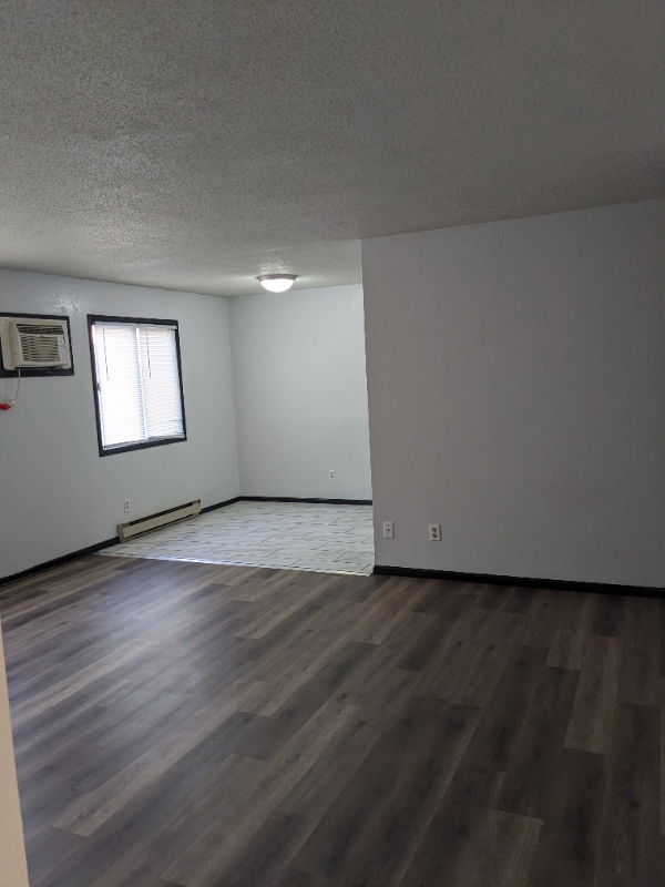 Building Photo - 300 Hopp Ave Rental
