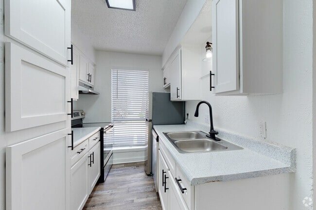 2BR, 1BA - 912SF B1