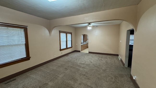 Photo - 406 S Chicago Ave