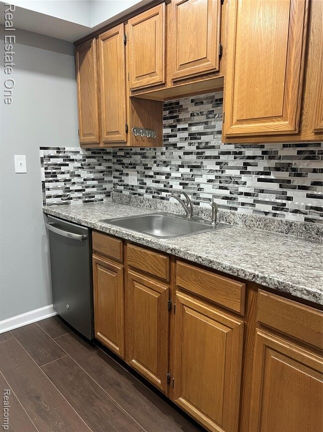 Photo - 754 E Fox Hills Dr