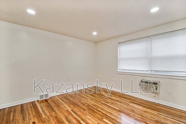 Photo - 1866 Pratt St Unidad Apt B