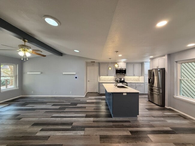 Photo - 2103 Park Pl