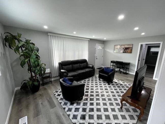 Photo - 271 Beacon St