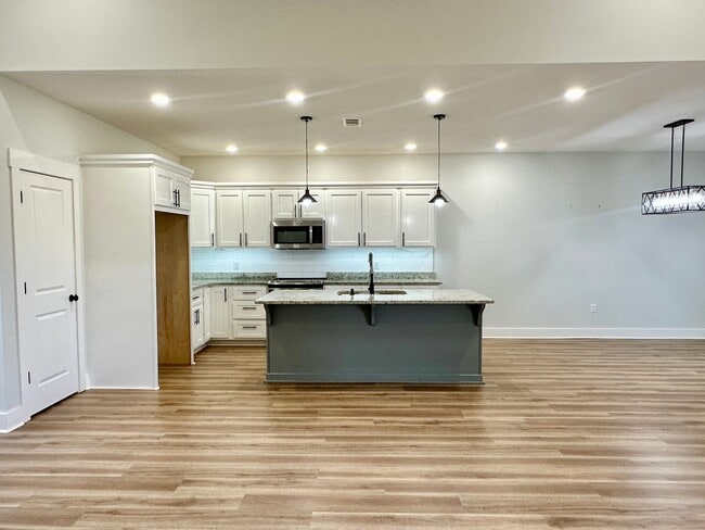 Photo - 115 Hidden Crk Dr