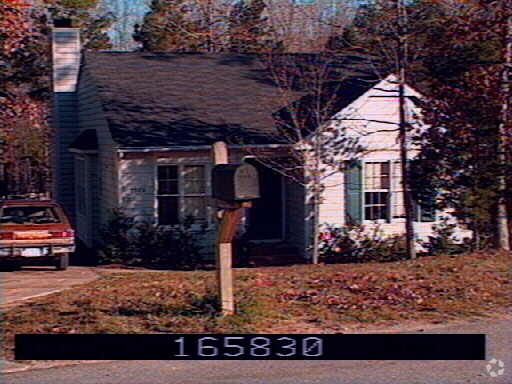 Building Photo - Wake County Schools/3 Bedrooms, 2 Baths, 1... Rental