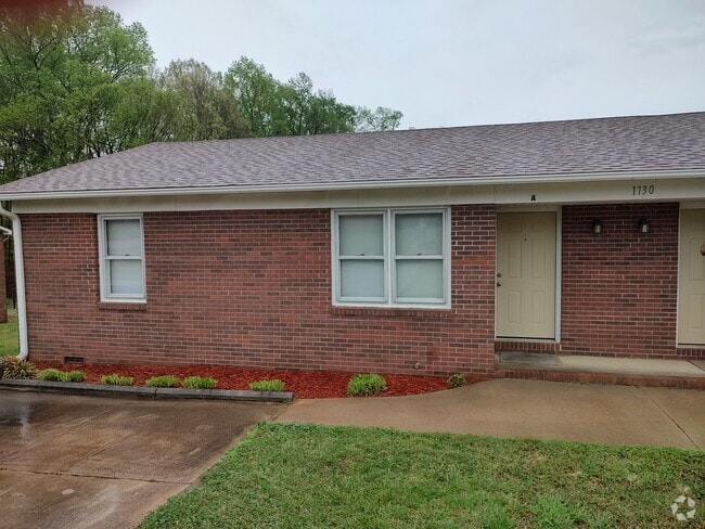 Building Photo - 1730A Flat Rock Rd Unit A Rental