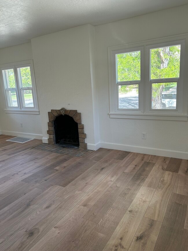 Photo - 2425 Van Buren Ave