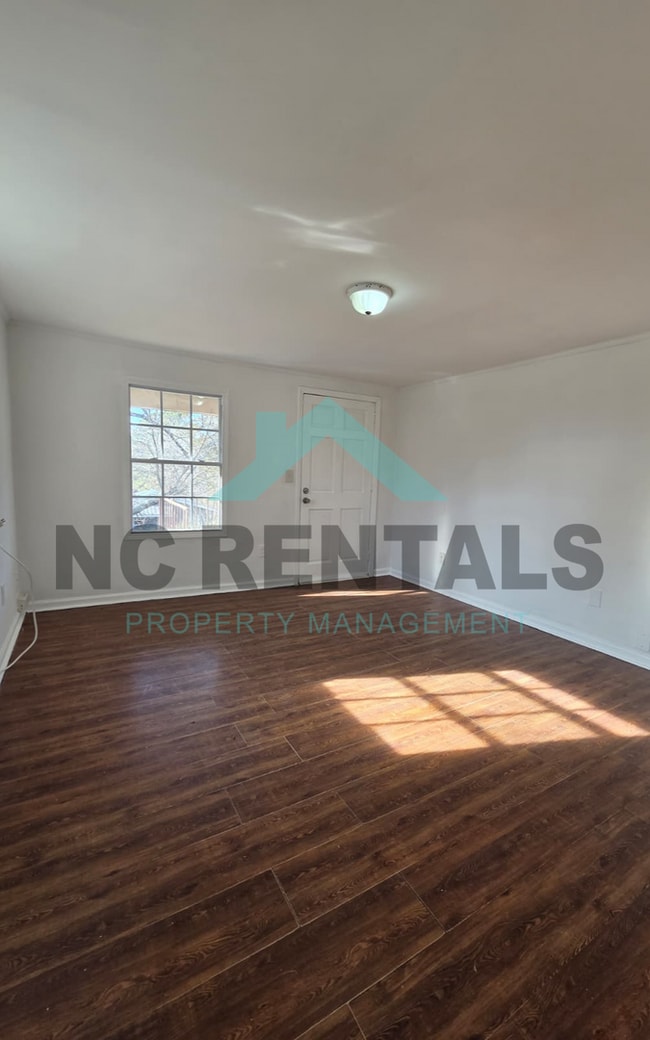 Building Photo - 613 Quarry St Unit D