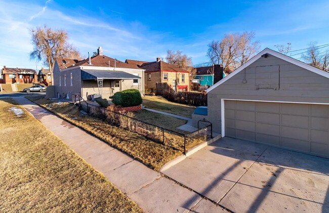 Photo - 3457 Steele St