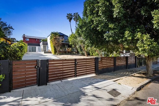 Photo - 1057 N Ave 49