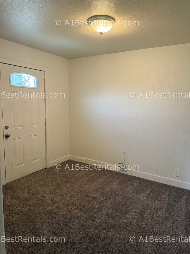 Photo - 1905 John St