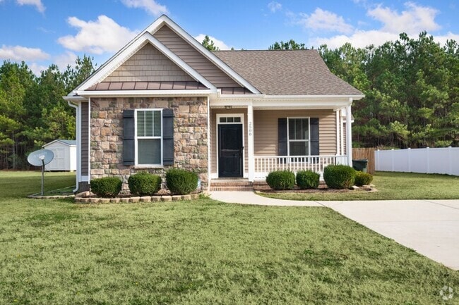Building Photo - 2508 Chelsea Dr NW Rental