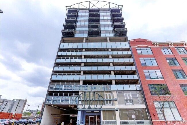 Building Photo - Gorgeous & Updated Skyloft One Bedroom-Ava...