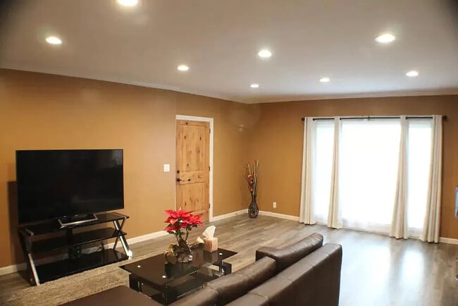 Photo - 1770 Vineyard Ave Unit 4