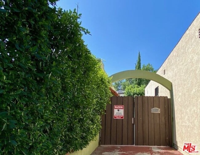 Building Photo - 8866 Cadillac Ave Rental