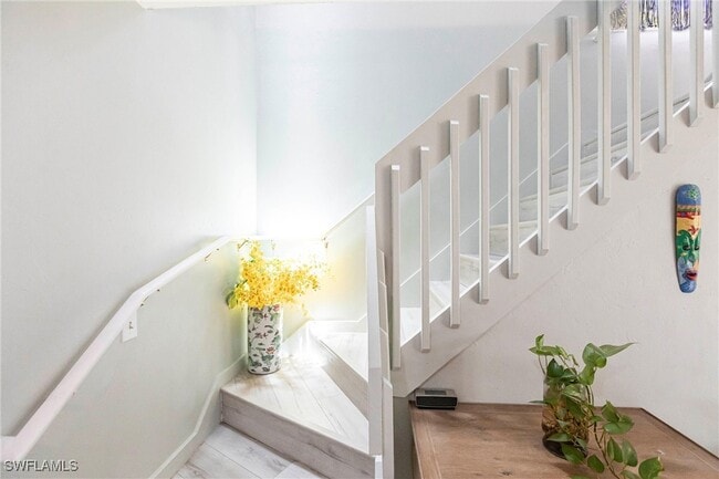 Building Photo - 1323 Solana Rd Unit K2