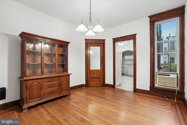 Photo - 868 N 27th St