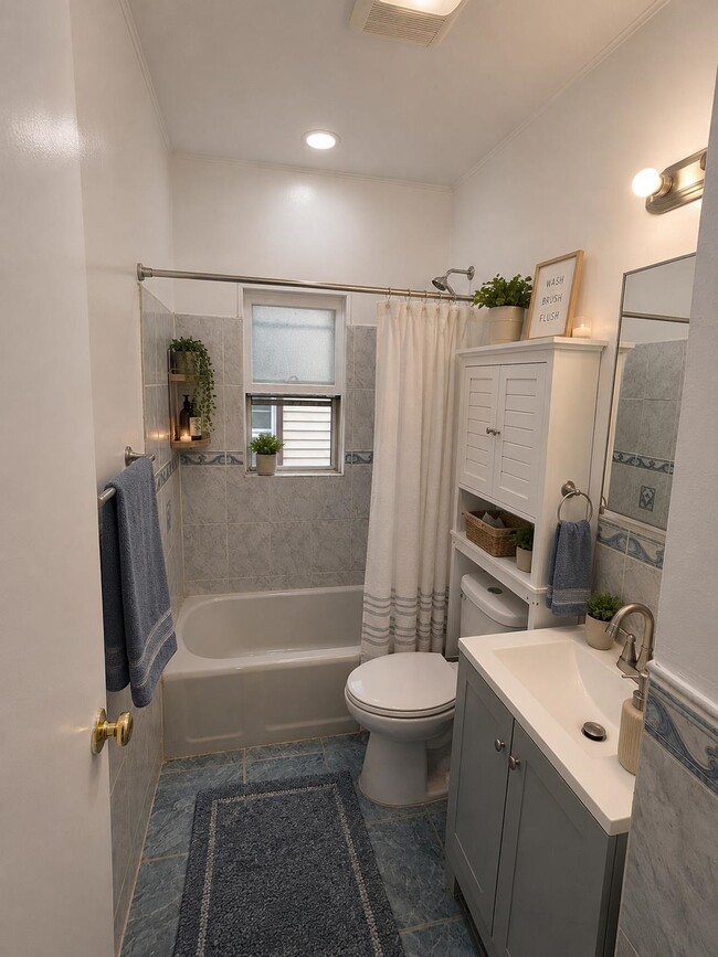 Photo - 25 W 17th St