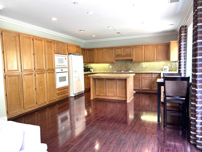 Kitchen - 19 Moonridge Ct House