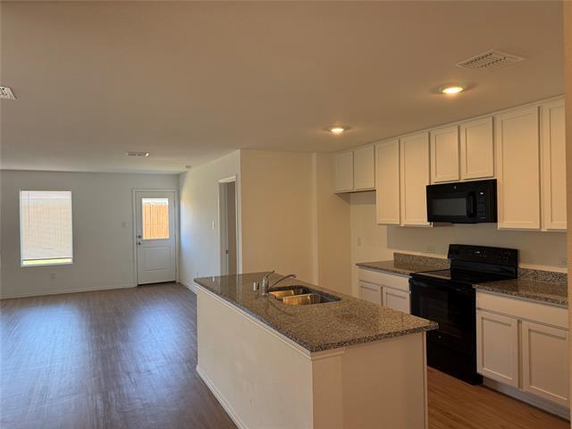 Photo - 330 Mahogany Ln