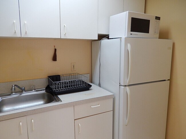 Photo - CUTE 1/1 w/ Tile Floors, Walk In Closet, Patio, & Neighborhood Pool! Bike to FSU or TCC! $850/mon...