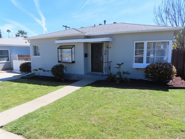 Three Bedroom House with Huge Bonus Room - Three Bedroom House with Huge Bonus Room